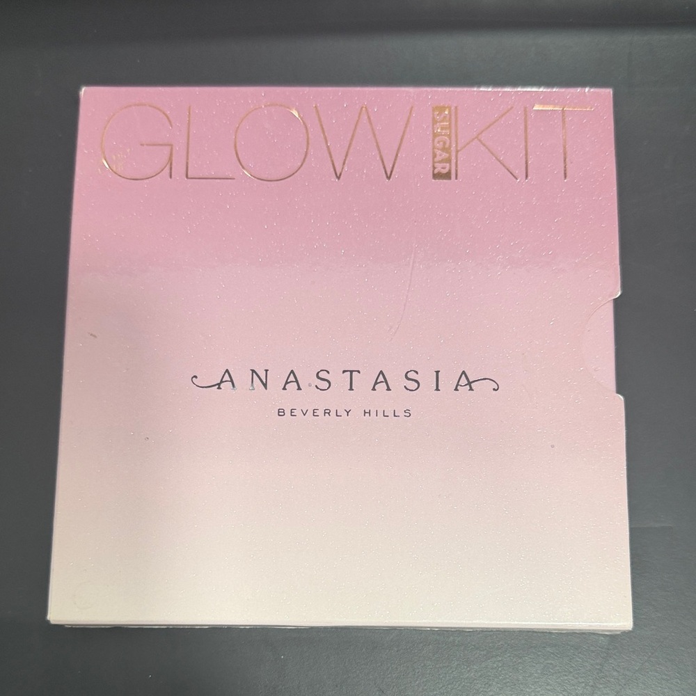 Anastasia Beverly Hills Sugar Glow Kit in Pink and Cream